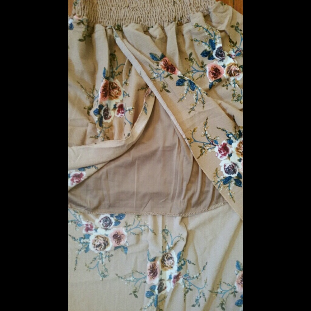 Tan boho floral off the shoulder maxi with slit - Picture 6 of 6